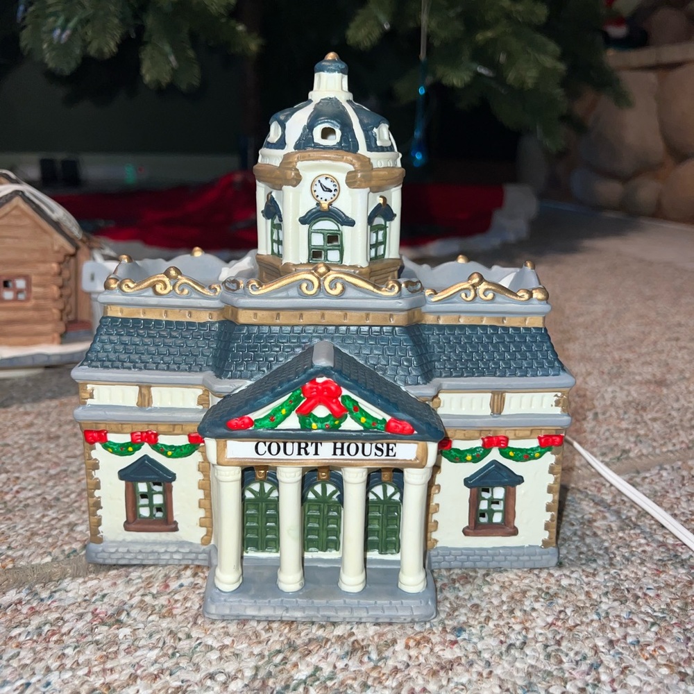 St. Nicholas Square Courthouse